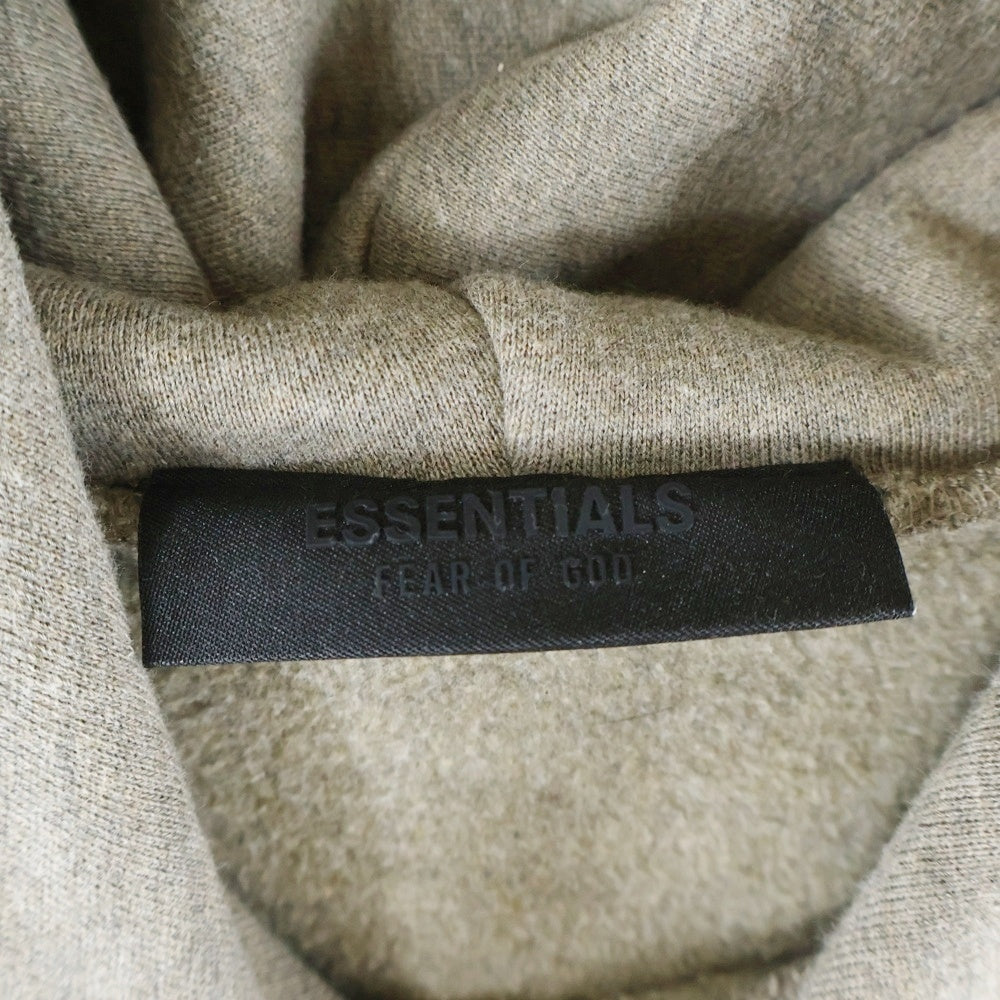 FEAR OF GOD ESSENTIALS(フィアオブゴッド エッセンシャルズ) フロントロゴプリント スウェット プルオーバーパーカー ベージュ