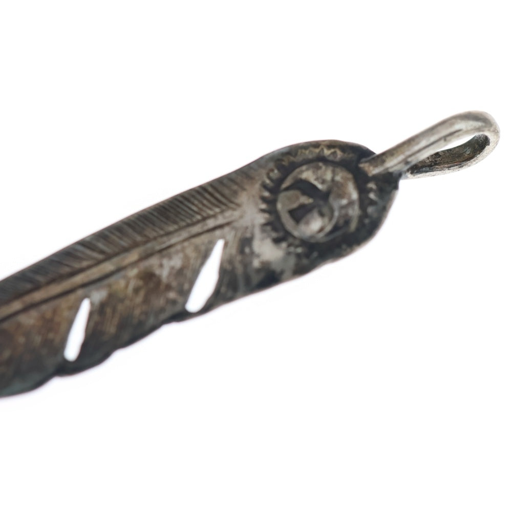 goro's(ゴローズ) SVフェザー中 ペンダントトップ 右向き シルバー