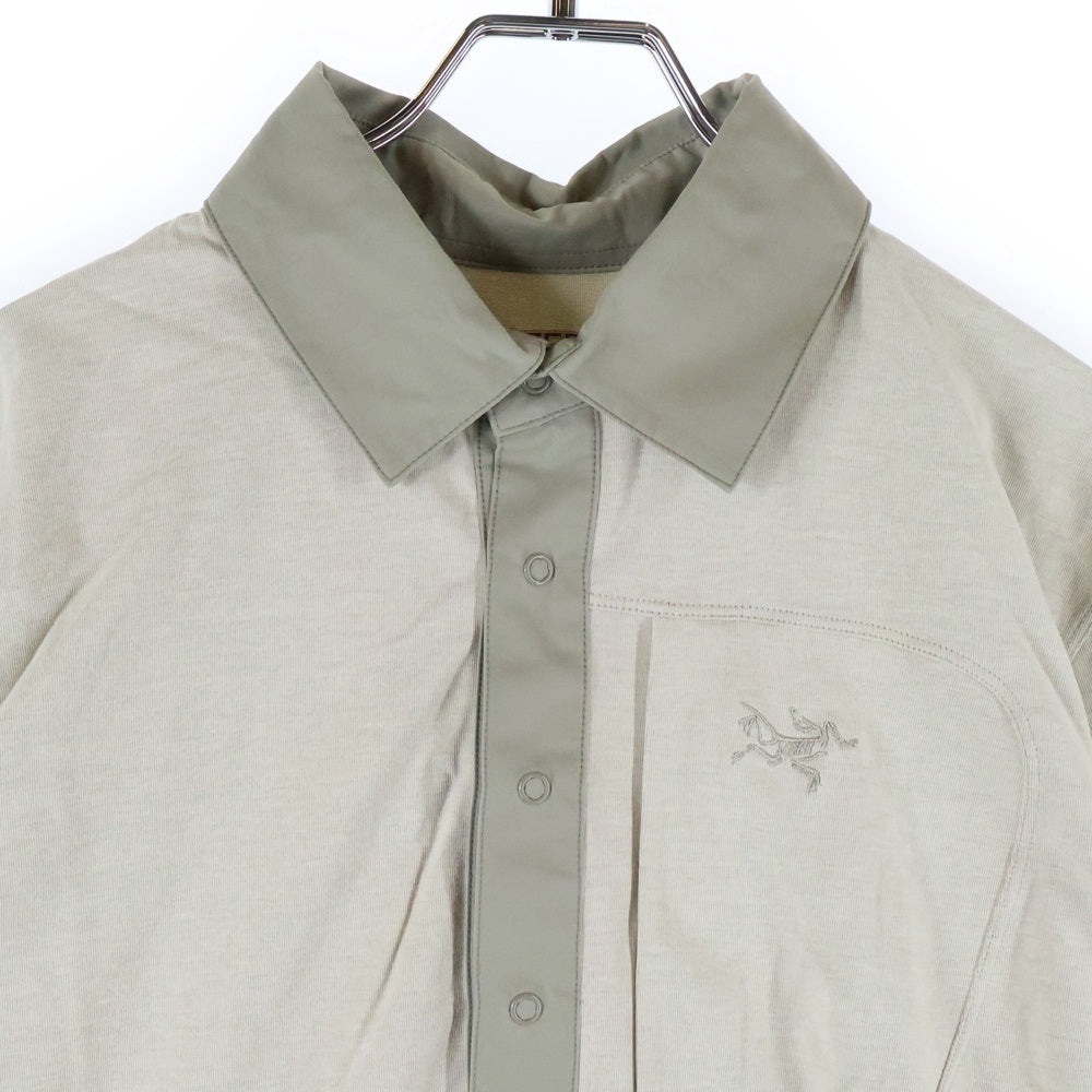 ARC'TERYX(アークテリクス) フロントロゴ ハーフボタン 半袖シャツ ライトグレー
