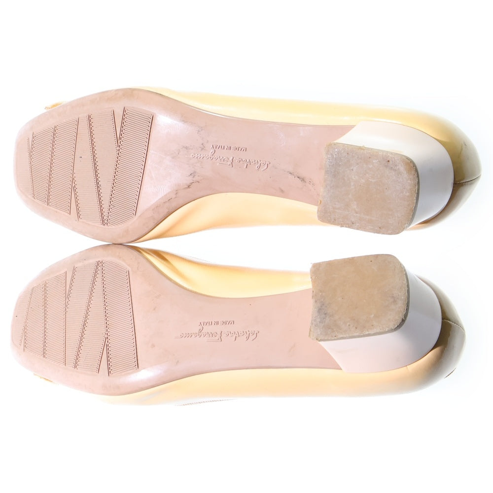 Salvatore Ferragamo(サルヴァトーレ フェラガモ) パテント リボン ヒールパンプス レディース ベージュ