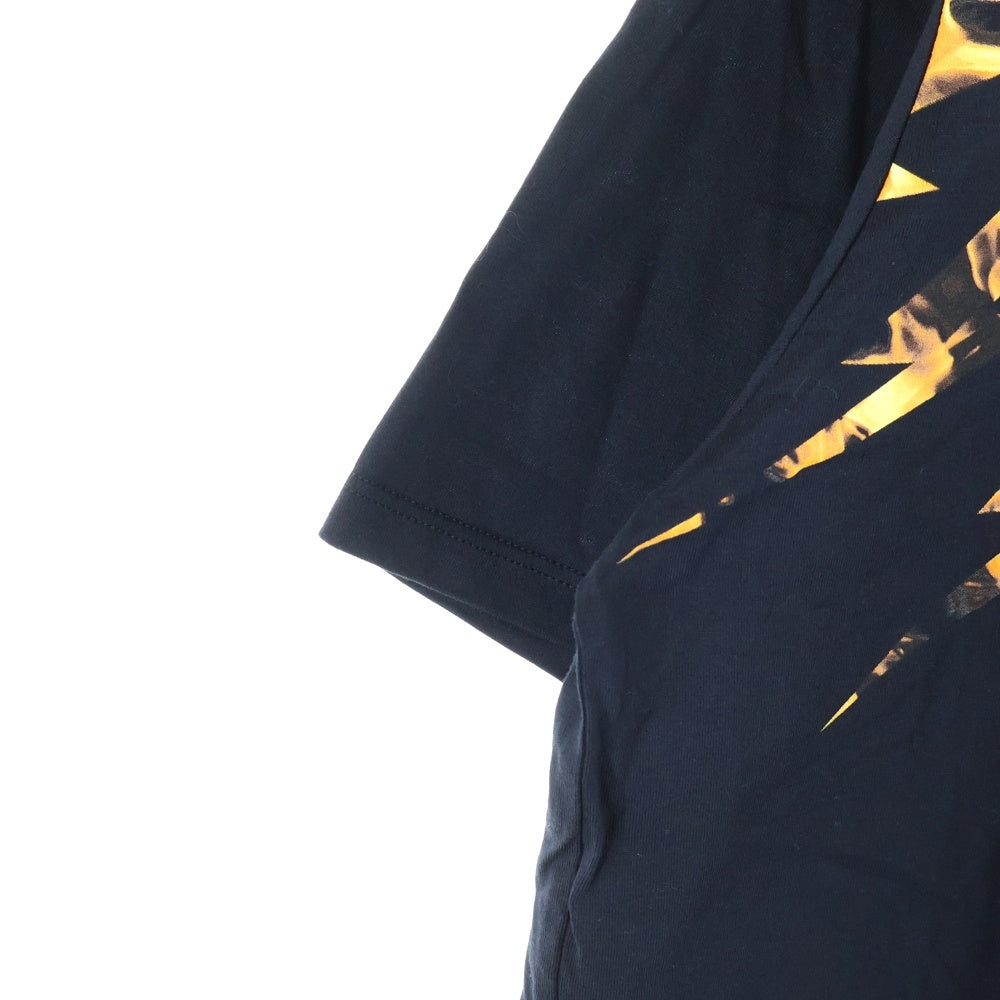 Neil Barrett(ニール バレット) Flame Thunderbolt T-shirt フレイム サンダーボルト グラフィックプリント クルーネック 半袖Tシャツ カットソー ブラック PBJT578S-M522S