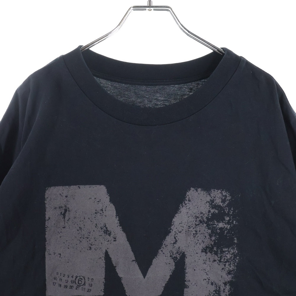 MM6 Maison Margiela(エムエムシックスメゾンマルジェラ) 24SS ナンバリングロゴプリント オーバーサイズ 半袖Tシャツカットソーブラック SH0GC0048 S24312