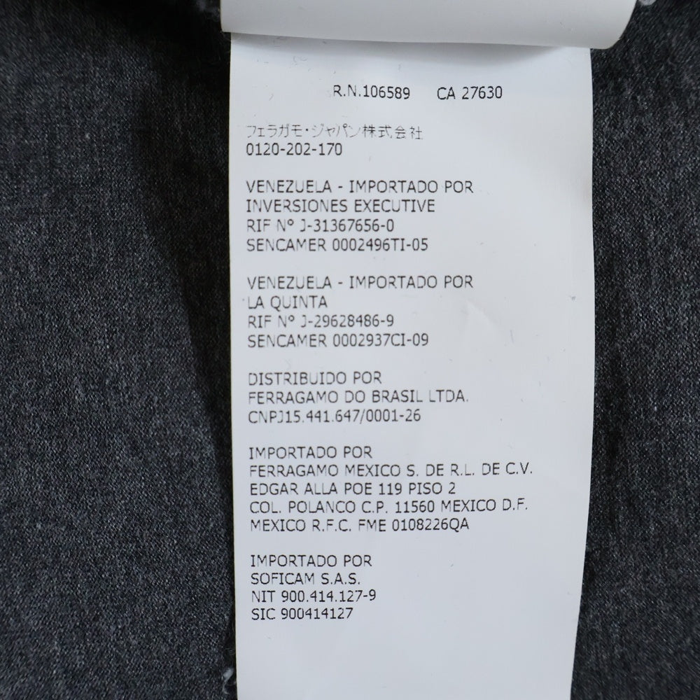 Salvatore Ferragamo(サルヴァトーレ フェラガモ) ガンチーニ刺繍 半袖ポケットTシャツ グレー