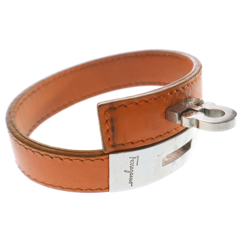 Salvatore Ferragamo(サルヴァトーレ フェラガモ) ガンチーニ シルバー金具 レザーブレスレット オレンジ レディース