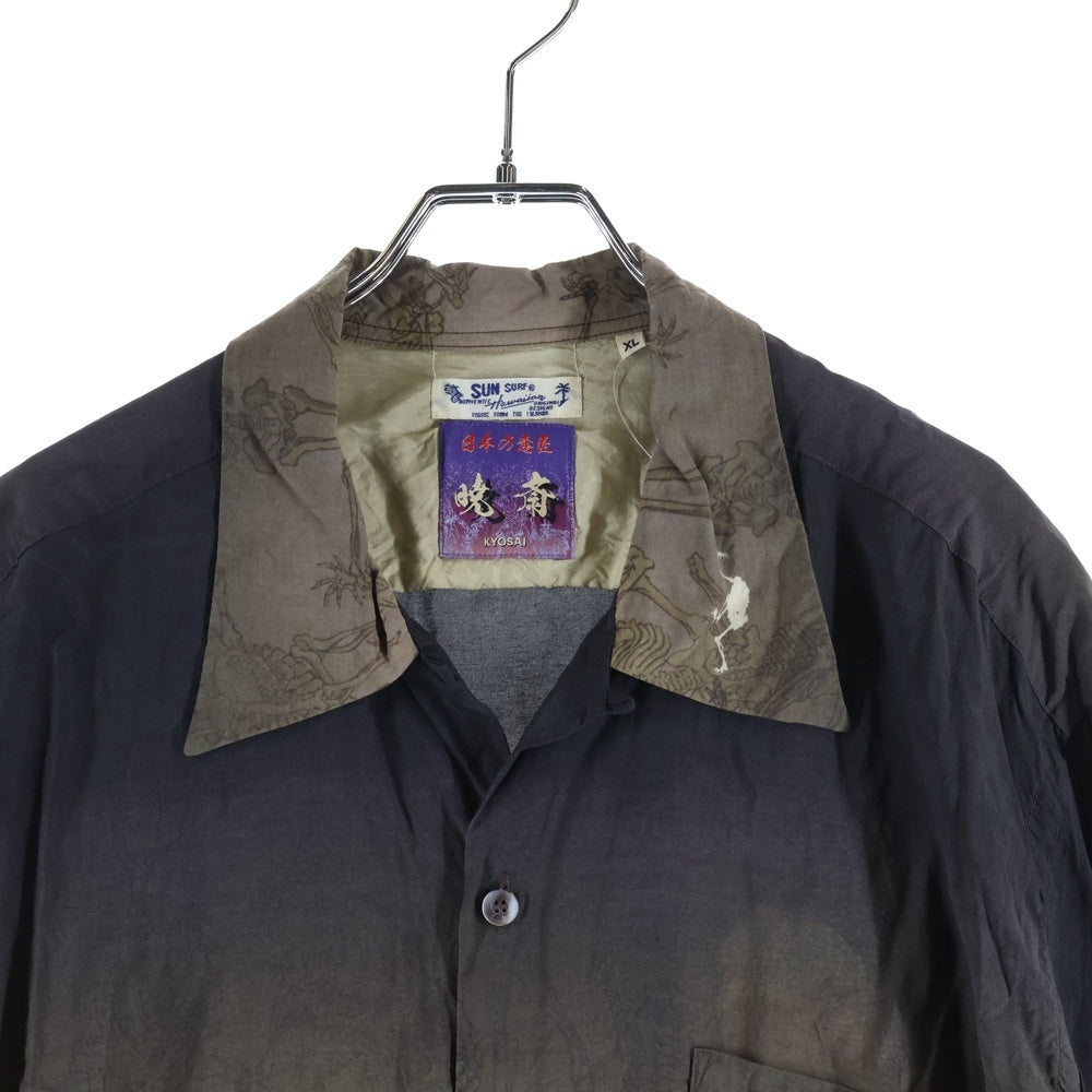 SUN SURF(サンサーフ) ×河鍋暁斎 SPECIAL EDITION 画鬼 狂斎 スペシャルエディション 総柄 レーヨン アロハ 半袖シャツ ブラック/ホワイト SS39129