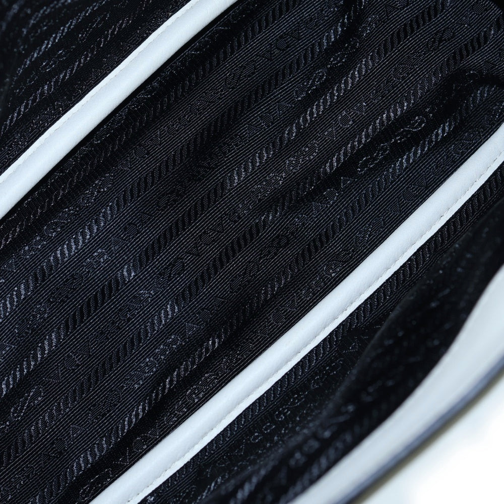 PRADA(プラダ) トライアングルロゴプレート ダーリン ソフトグレインレザー ミディアム トートバッグ ハンドバッグ ホワイト レディース 1BA444