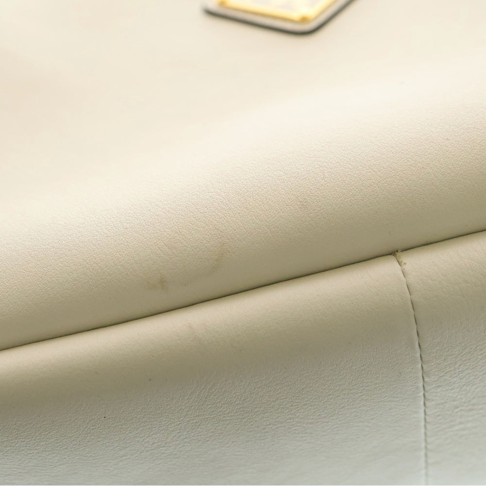 PRADA(プラダ) トライアングルロゴプレート ダーリン ソフトグレインレザー ミディアム トートバッグ ハンドバッグ ホワイト レディース 1BA444