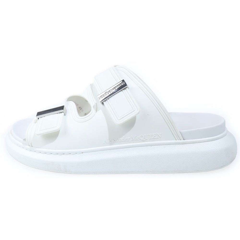 Alexander McQueen(アレキサンダーマックイーン) ロゴメタル コンフォートサンダル ホワイト 663563