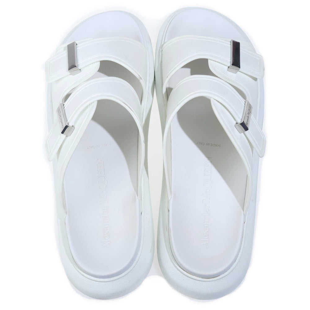 Alexander McQueen(アレキサンダーマックイーン) ロゴメタル コンフォートサンダル ホワイト 663563