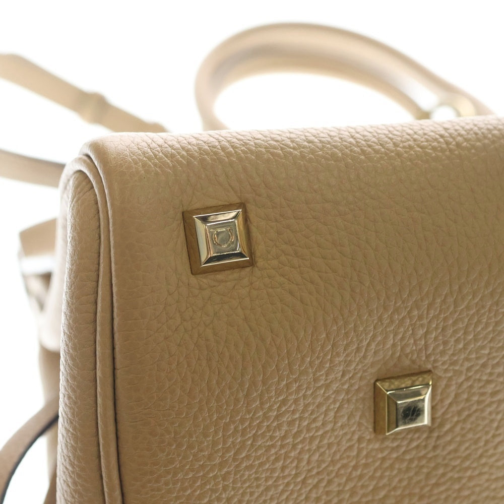 Salvatore Ferragamo(サルヴァトーレ フェラガモ) スタジオ ガンチーニ ロック レザー ハンド ショルダーバッグ ベージュ 21H159 レディース