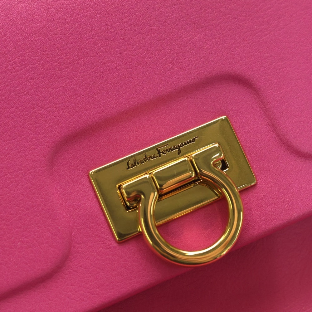 Salvatore Ferragamo(サルヴァトーレ フェラガモ) トリフォリオ レザー 2Way レザー ハンド ショルダーバッグ ピンク レディース