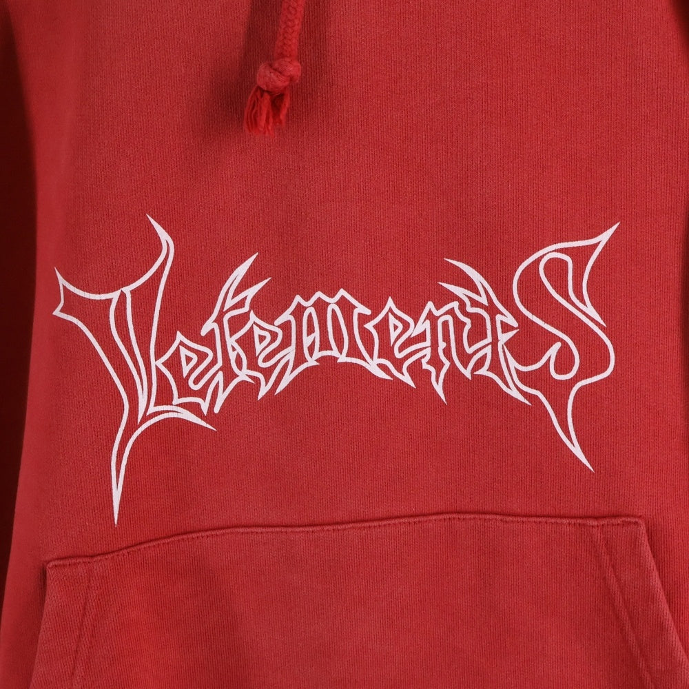 VETEMENTS(ヴェトモン) 16AW Metal Logo Hoodie 韓国限定 メタルロゴ プリント スウェット プルオーバーパーカー レッド MF17TP16