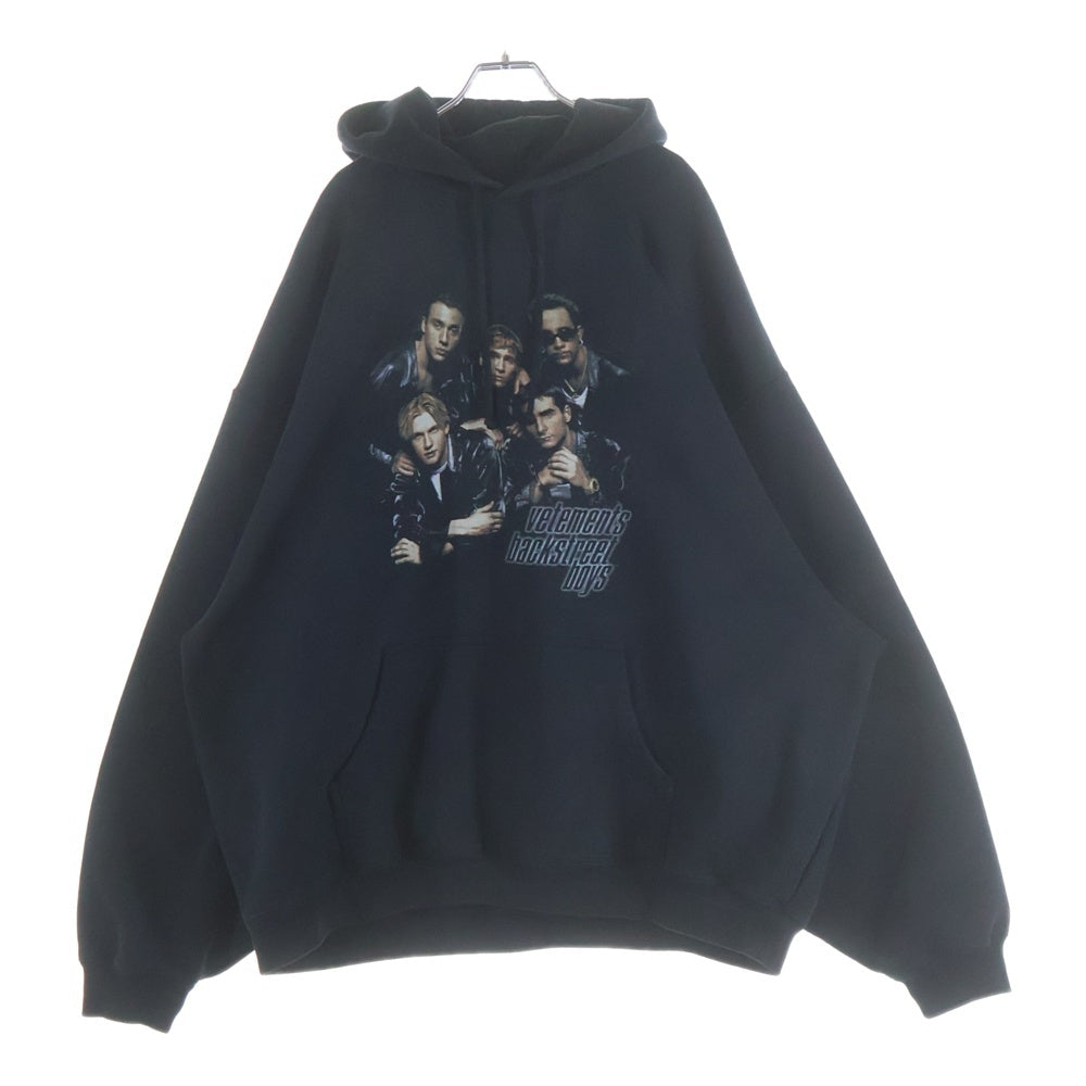 VETEMENTS(ヴェトモン) 25SS Back Street Boys Oversized Hoodie フロントプリント プルオーバーパーカー フーディ ブラック UA66HD700B
