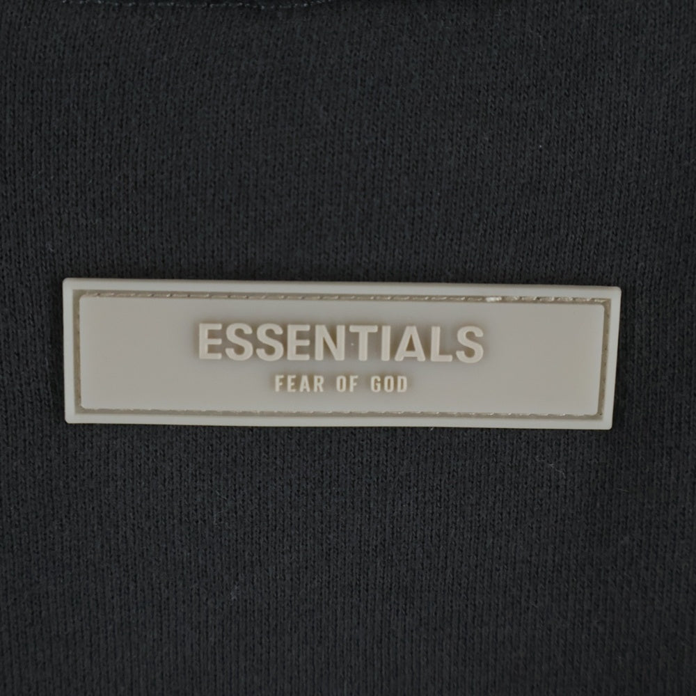 FEAR OF GOD ESSENTIALS(フィアオブゴッド エッセンシャルズ) 1977 フェルト プリント スウェット トレーナー チャコールグレー