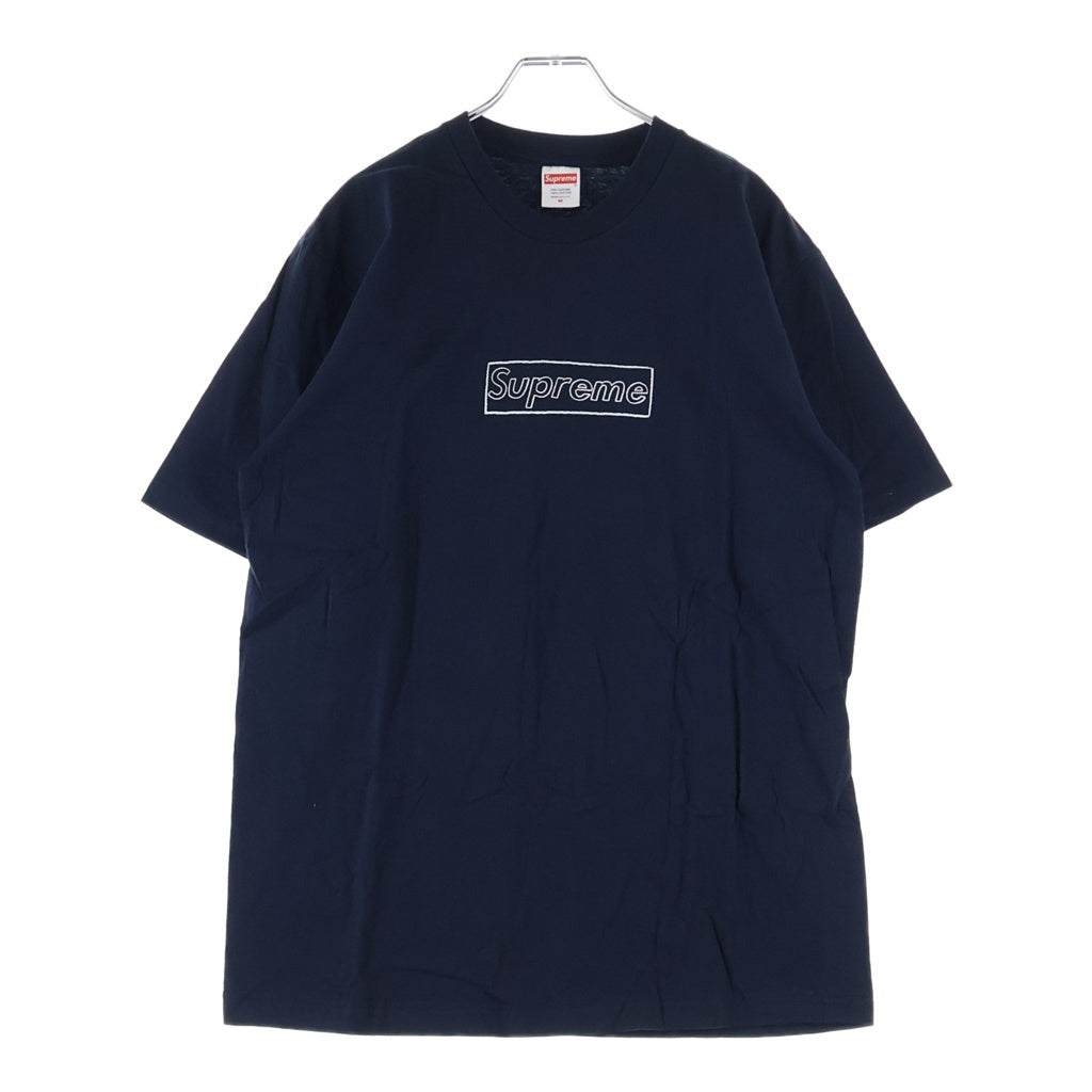 SUPREME(シュプリーム) 21SS ×KAWS Chalk Logo Tee カウズ チョーク ボックスロゴ クルーネック 半袖Tシャツ カットソー ネイビー