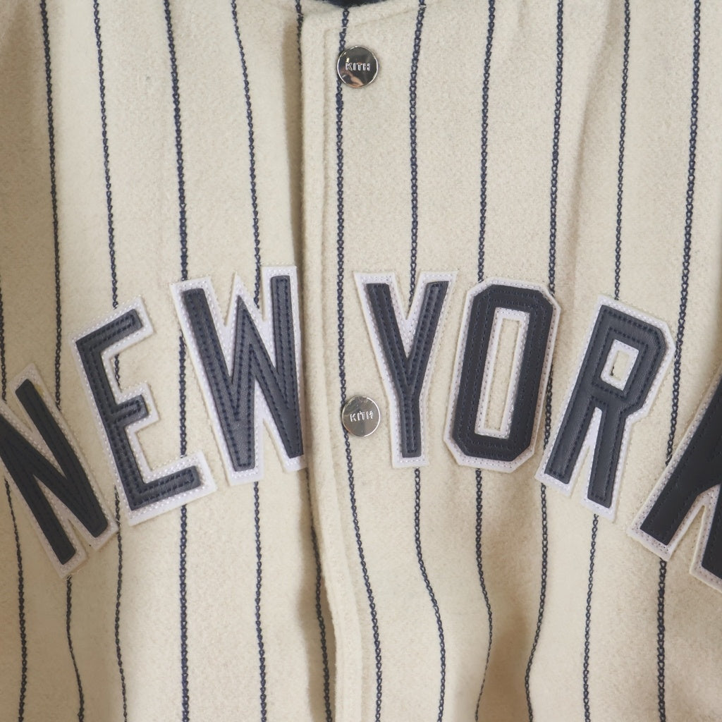 KITH(キス) 21AW ×MLB for New York Yankees Wool Bomber Jacket ニューヨーク ヤンキース ウール ボンバージャケット スタジャン ブルゾン アイボリー KHM010030