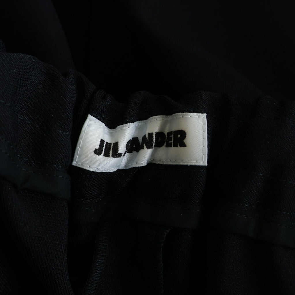 JIL SANDER(ジルサンダー) 25SS TROUSER ポリエステルギャバジン テーパード トラウザー イージーパンツ スラックスパンツ ネイビー J22KA0012 J70001