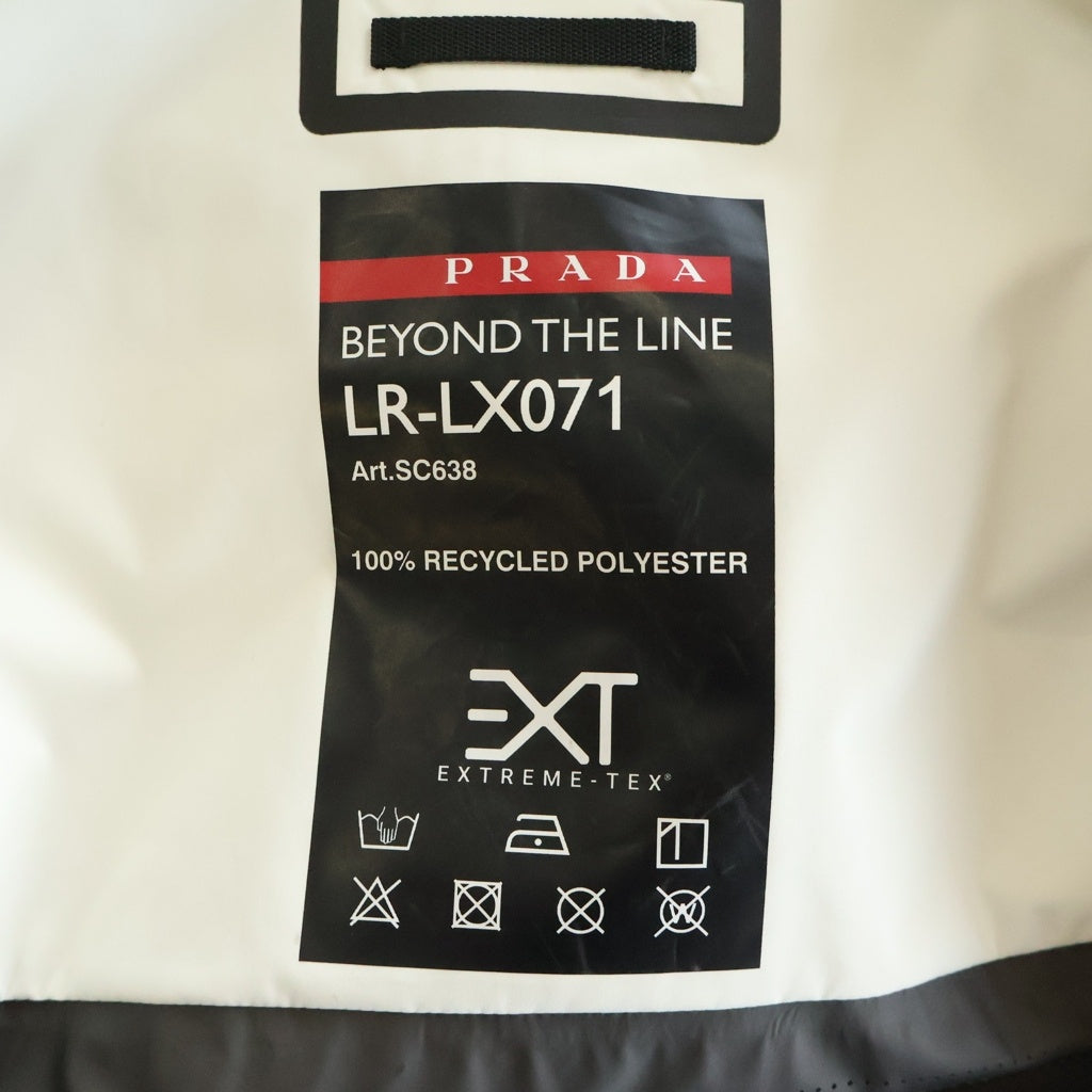 PRADA SPORT(プラダ スポーツ) 23SS ポケットラバーロゴ ジップアップ ジャケット ホワイト SC638