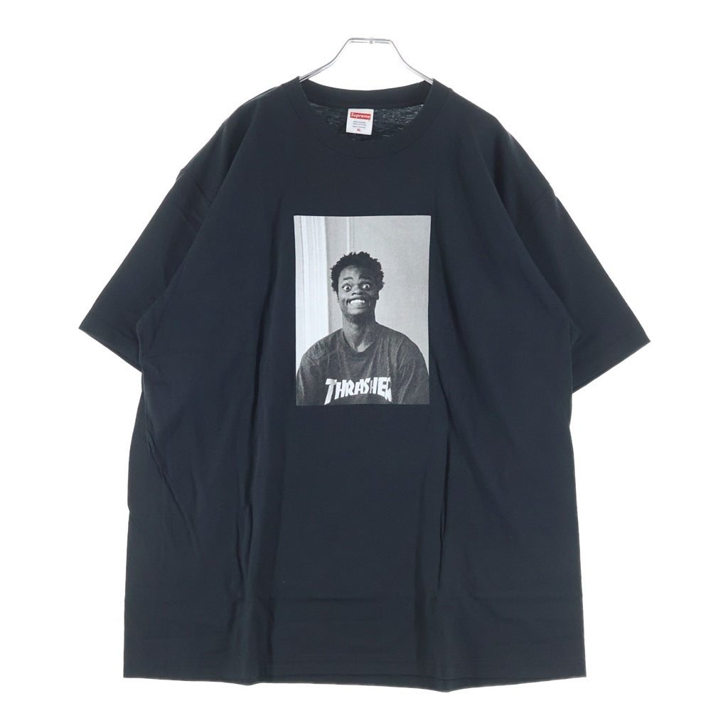 SUPREME(シュプリーム) 24AW ×Thrasher Harold Tee スラッシャー ハロルド フォトプリント クルーネック 半袖Tシャツ カットソー ブラック