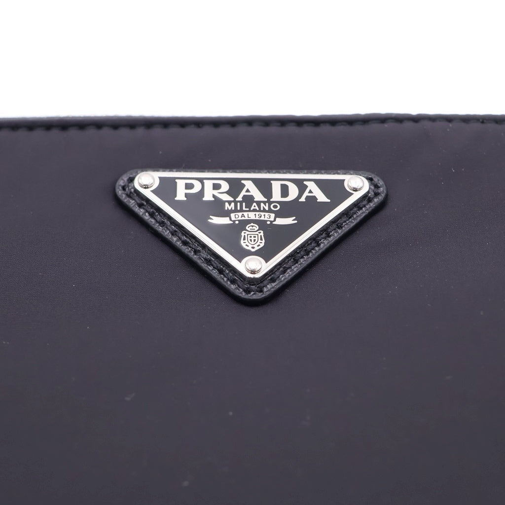 PRADA(プラダ) TESSUTO NERO ロゴプレート ナイロンクラッチバック ポーチ ブラック 2NG015