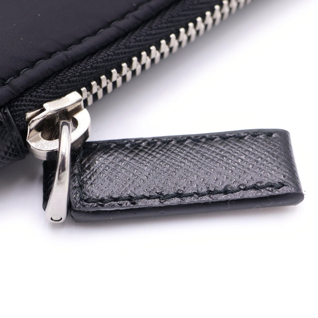 PRADA(プラダ) TESSUTO NERO ロゴプレート ナイロンクラッチバック ポーチ ブラック 2NG015