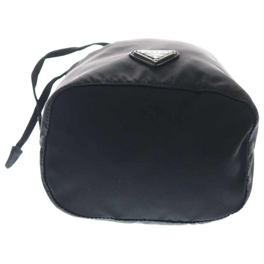PRADA(プラダ) TESSUTO NERO ロゴプレート ナイロン 巾着 ポーチ ブラック 1NA369 レディース