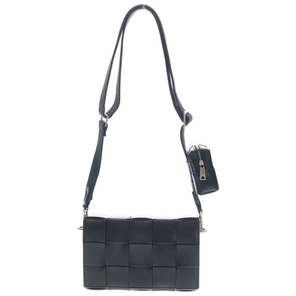 BOTTEGA VENETA(ボッテガヴェネタ) マキシイントレチャートポーチ付き レザーカセット ショルダー バッグ ブラック レディース