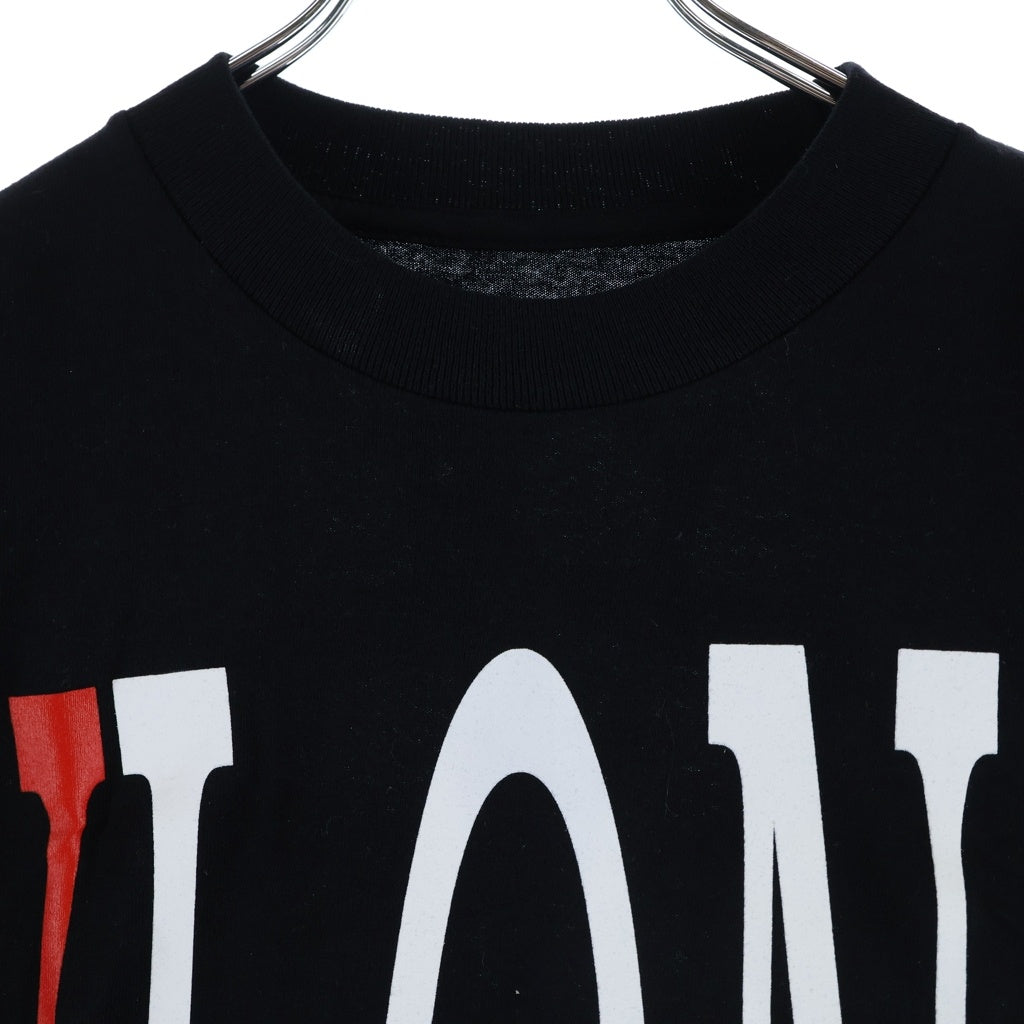 VLONE(ヴィーロン) ×FRAGMENT DESIGN Staple T-Shirts フラグメントデザイン ロゴプリント ステープル 半袖Tシャツ カットソー ブラック/レッド