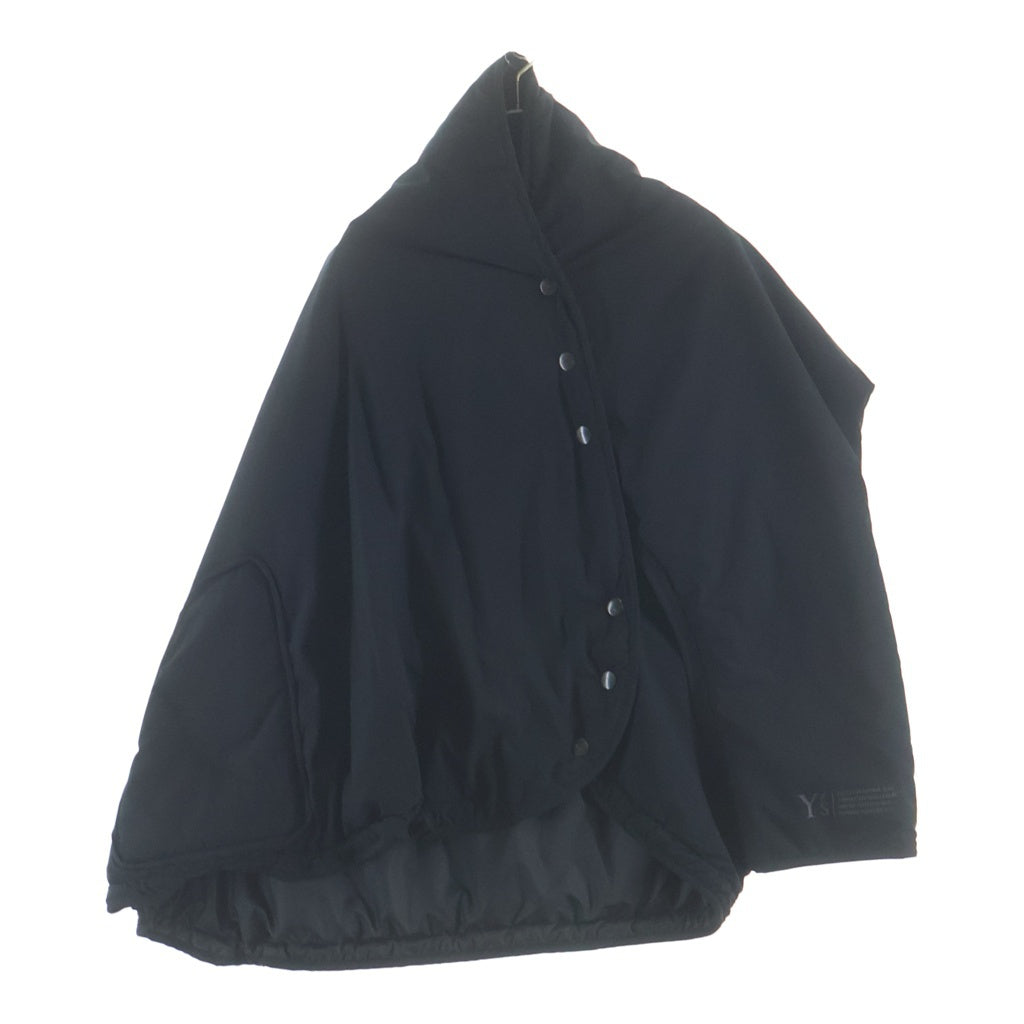 Y's(ワイズ) POLYESTER PADDED TYPEWRITER LEFT SLEEVE CAPE ポリエステル パテッド アシンメトリー 変形デザイン ケープ ブラック レディース YE-Y04-900