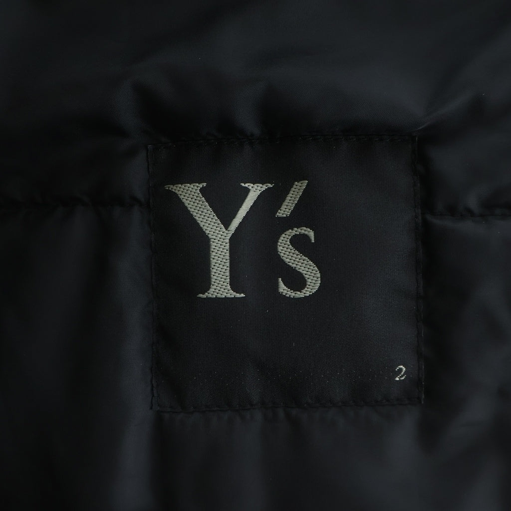 Y's(ワイズ) POLYESTER PADDED TYPEWRITER LEFT SLEEVE CAPE ポリエステル パテッド アシンメトリー 変形デザイン ケープ ブラック レディース YE-Y04-900