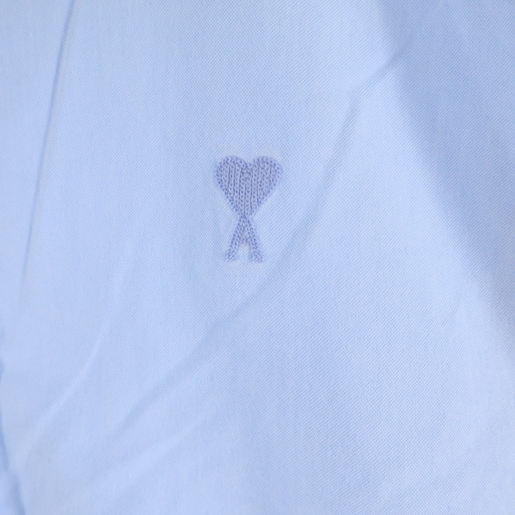 AMI Alexandre Mattiussi(アミアレクサンドルマテュッシ) AMI de Coeur ハートロゴ刺繍 ボタンダウン 長袖シャツ ブルー USH160.CO0031