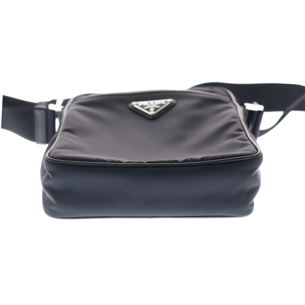PRADA(プラダ) RE-NYLON トライアングルロゴプレート リナイロン サフィアーノ ショルダーバッグ ブラック 2VH112