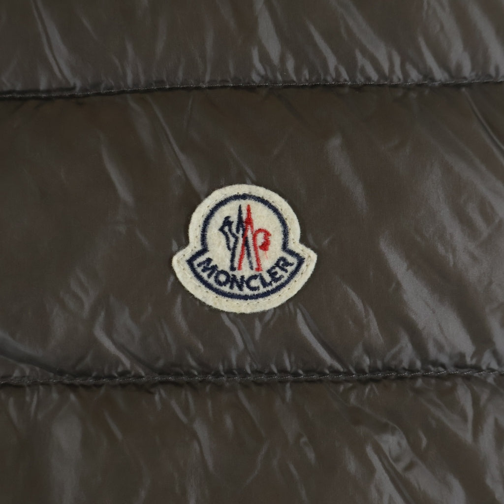 MONCLER(モンクレール) GUI ロゴパッチ ジップアップダウンベスト グレー 210914332105