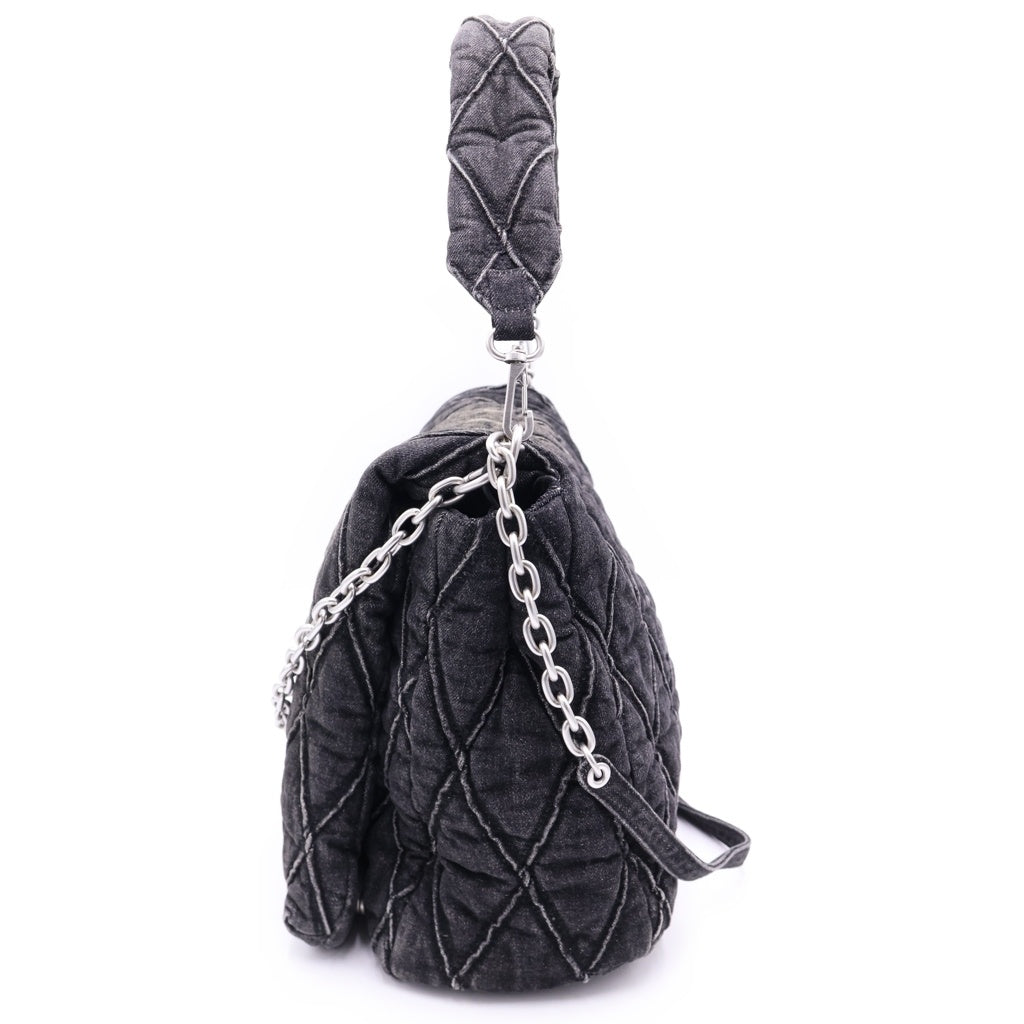 DIESEL(ディーゼル) CHARM-D SHOULDER L ラインストーンロゴチャーム キルティング デニムショルダーバッグ ブラック レディース