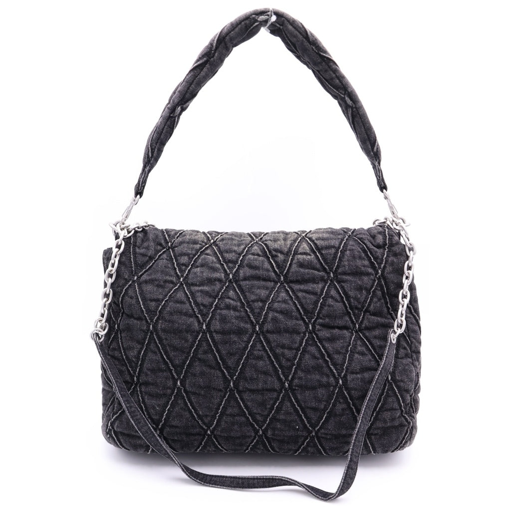 DIESEL(ディーゼル) CHARM-D SHOULDER L ラインストーンロゴチャーム キルティング デニムショルダーバッグ ブラック レディース