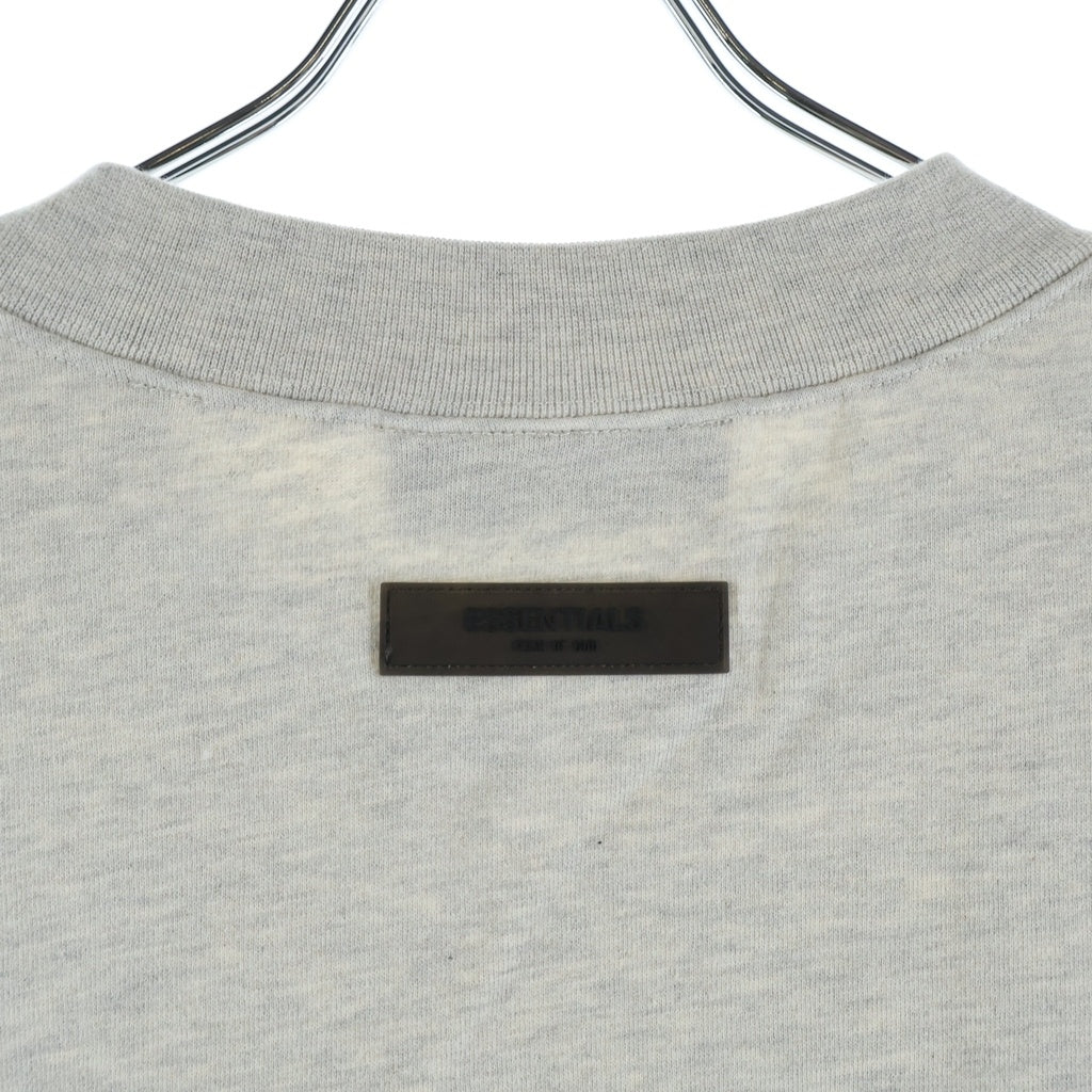 FEAR OF GOD ESSENTIALS(フィアオブゴッド エッセンシャルズ) ロゴプリントクルーネック スウェット トレーナー グレー