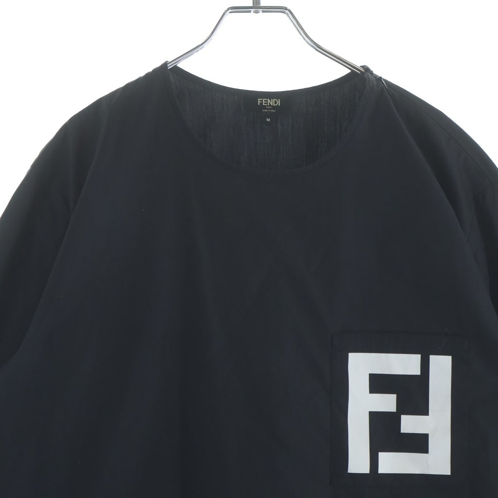 FENDI(フェンディ) FFロゴ ポケットデザイン ショルダージップ クルーネック 半袖Tシャツ カットソー ブラック FS0743-A2Q2