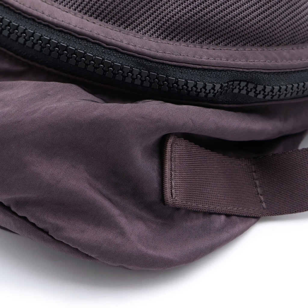 C.P. Company(シーピーカンパニー) Nylon B Crossbody Mesh Rucksac ナイロン クロスボディ メッシュ ナイロン ショルダーバッグ ブラウン 17CMAC075A