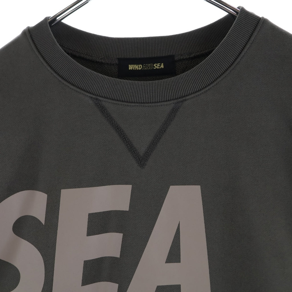 WIND AND SEA(ウィンダンシー) 23AW ロゴプリント クルーネック スウェット トレーナー チャコール WDS-O-SEA-23-Q2-CS-01