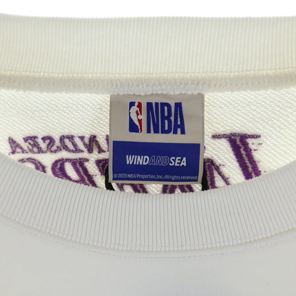 WIND AND SEA(ウィンダンシー) 23AW ×NBA レイカーズ クルーネックスウェットトレーナーホワイト WDS-C-NBAPO-23-Q4-02