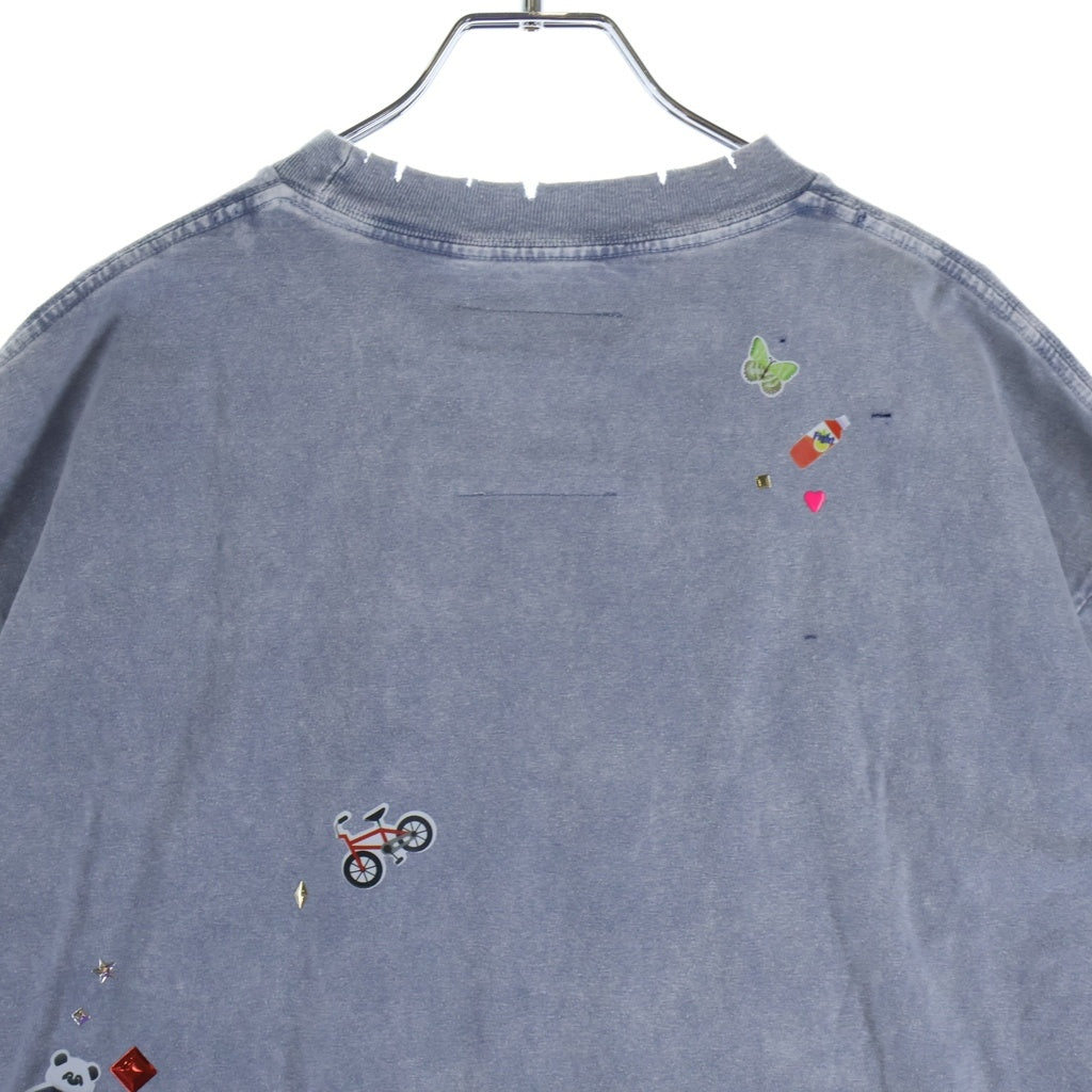MAISON MIHARAYASUHIRO(メゾンミハラヤスヒロ) 26SS BLEACHED KIDS STICKER TEE ブリーチ ダメージ加工 キッズステッカー 半袖Tシャツ カットソー ブルー K16TS781