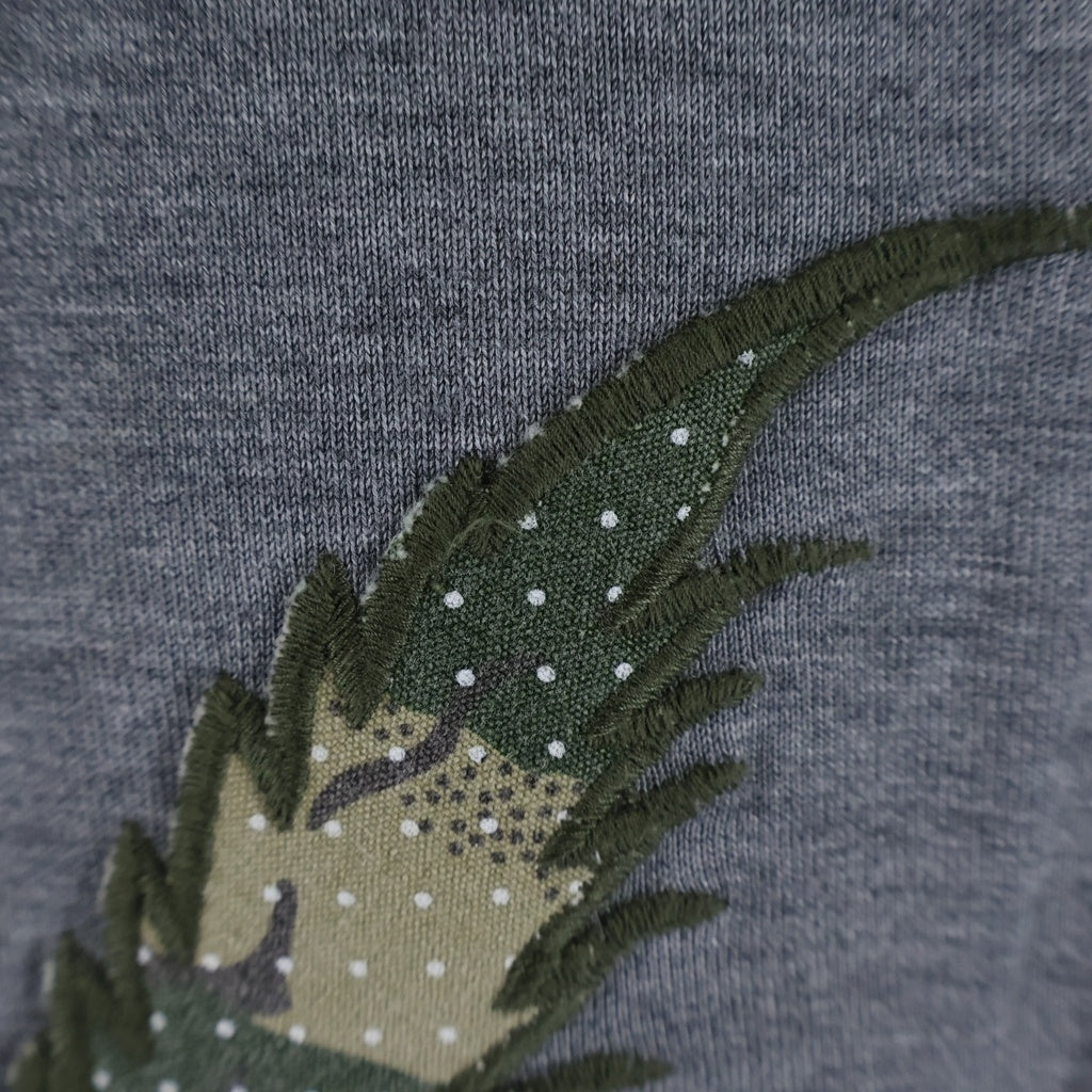 1 PIU 1 UGUALE 3 RELAX(ウノピゥウノウグァーレトレ) ×Lucien Pellat-Finetト CAMO LEAF R-NECK TEE ルシアンペラフィネ バックカモリーフ クルーネック 半袖Tシャツ カットソー グレー MRT290