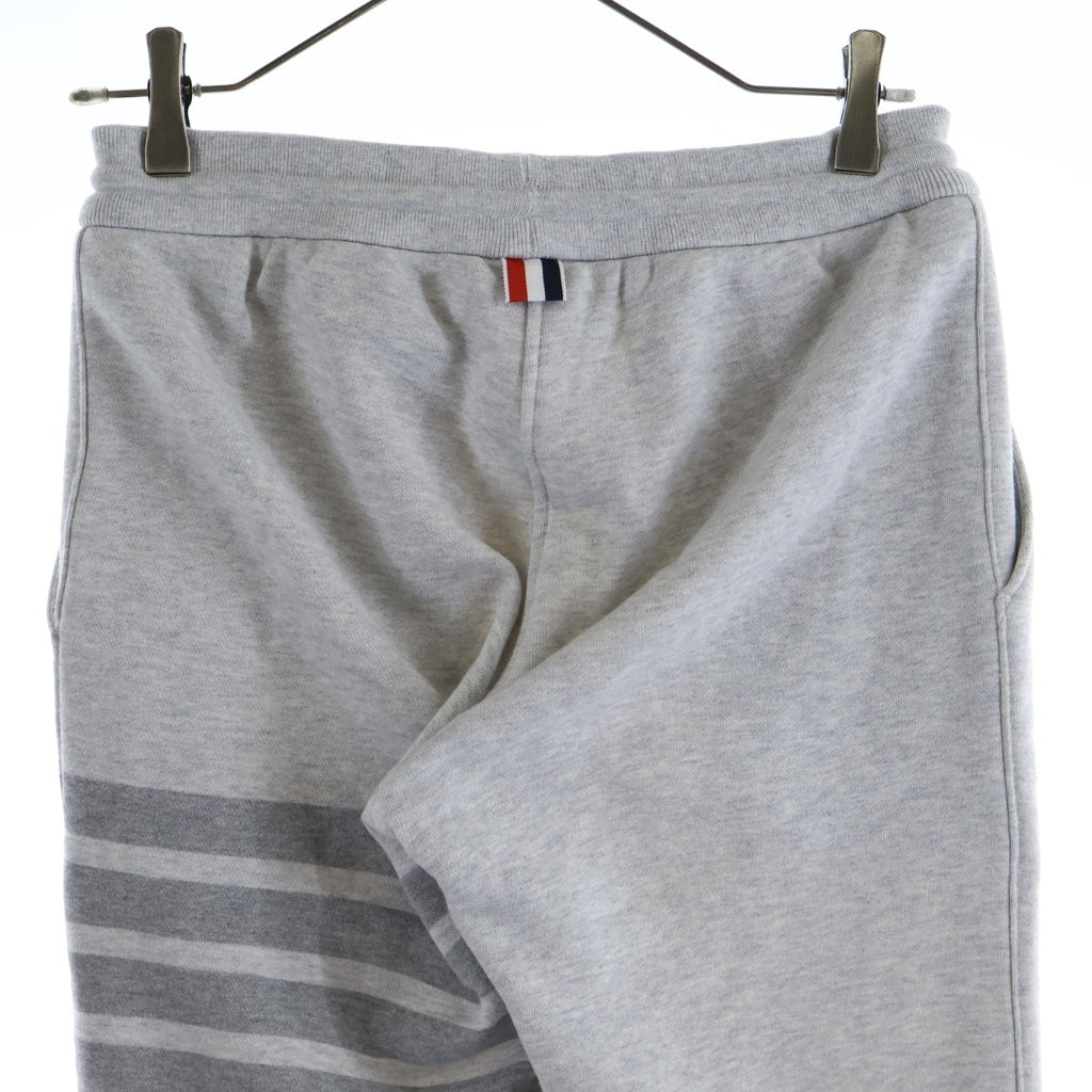 THOM BROWNE(トムブラウン) 4BAR COTTON JOGGER PANTS コットン スウェット ジョガーパンツ グレー FJQ001A-06910065