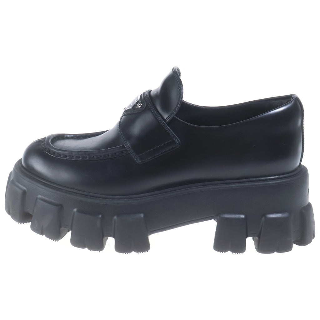 PRADA(プラダ) トライアングルプレートロゴデザイン モノリス ブラッシュドレザー ローファー ブラック 1D649M レディース