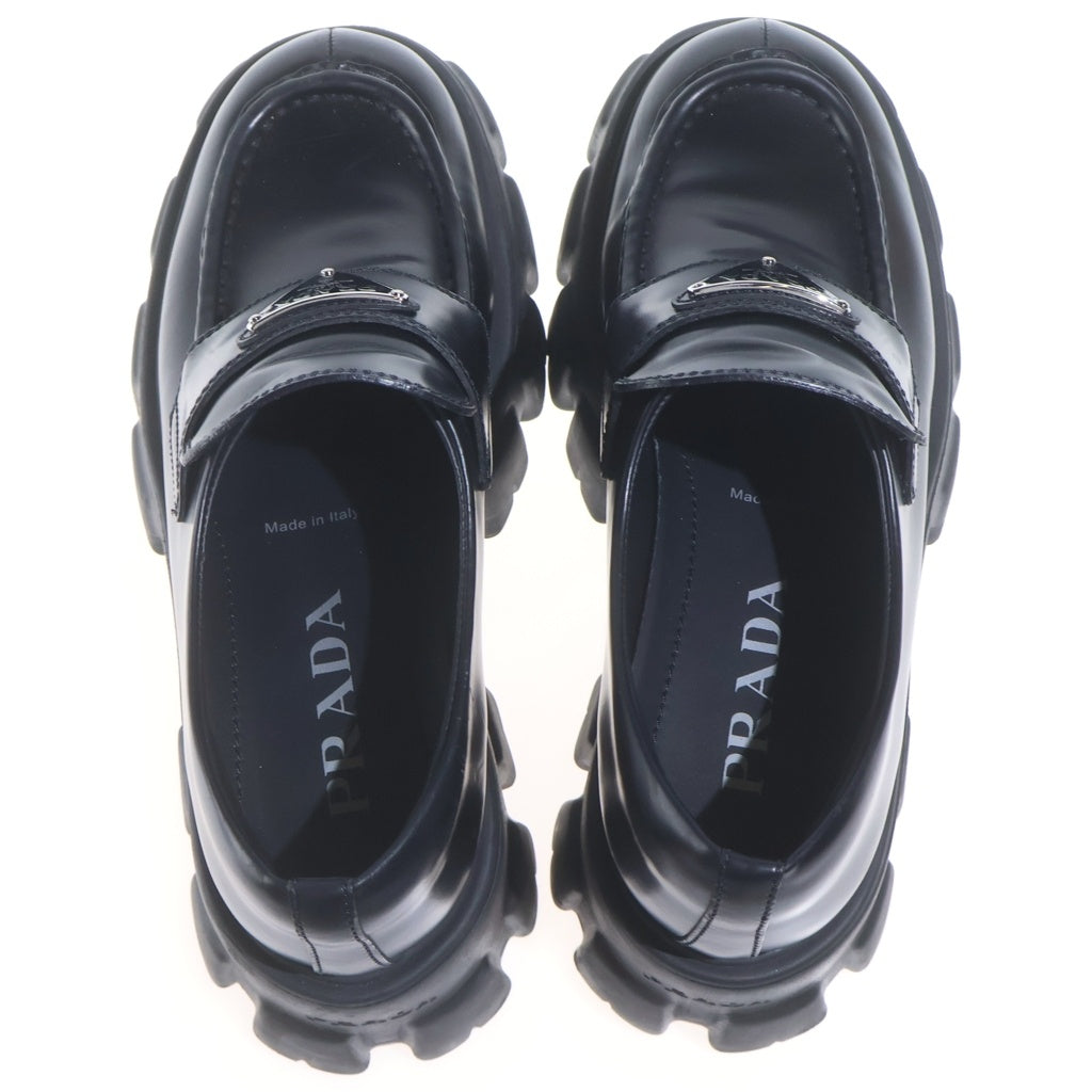 PRADA(プラダ) トライアングルプレートロゴデザイン モノリス ブラッシュドレザー ローファー ブラック 1D649M レディース