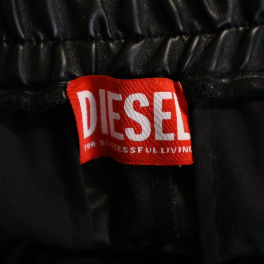 DIESEL(ディーゼル) P-MARTY-LTHF 3Dシルエットデザイン フェイクレザー ワイド パンツ ブラック A13902