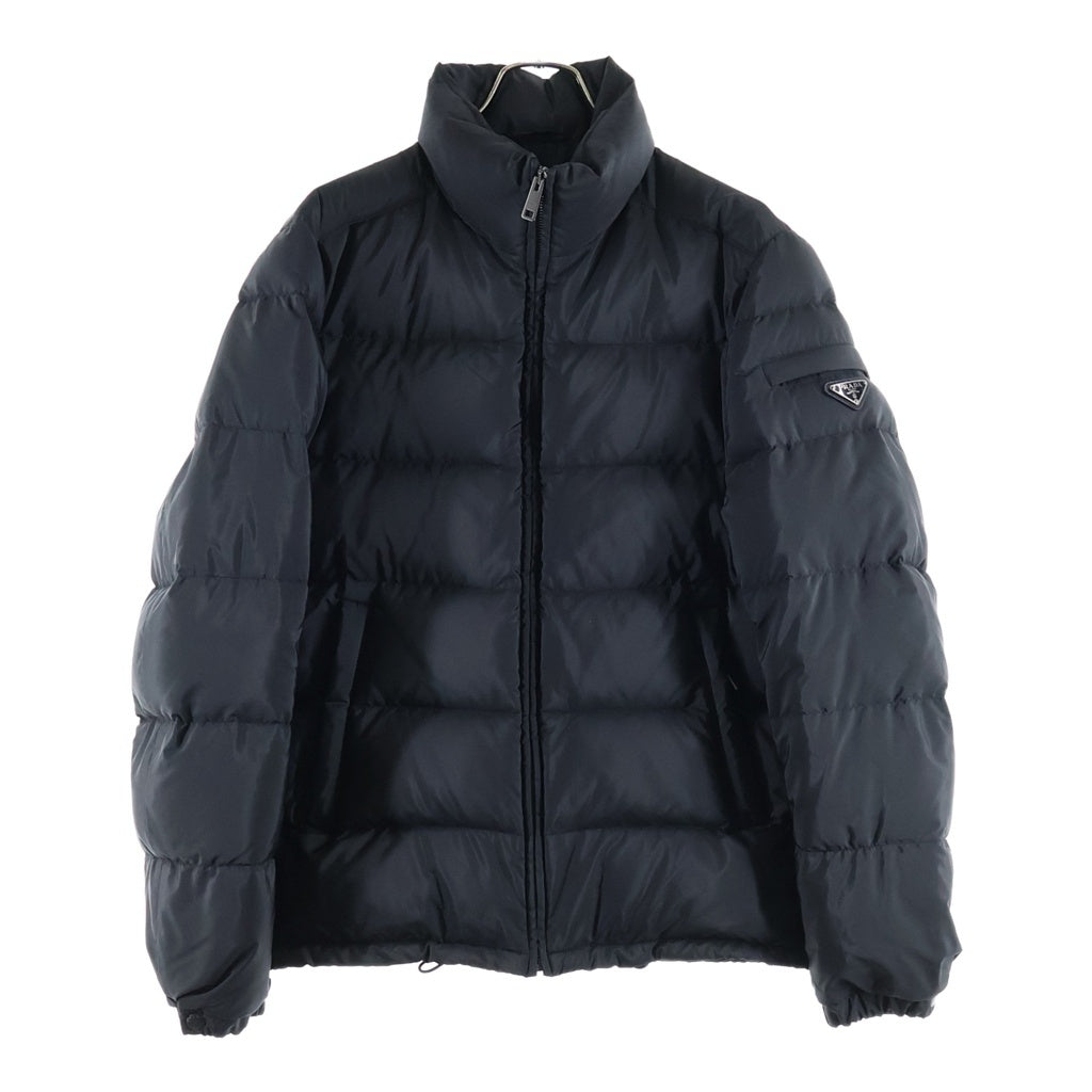 PRADA(プラダ) 24AW トライアングル ロゴプレート ジップアップ ナイロン ダウンジャケット ブラック SGY091