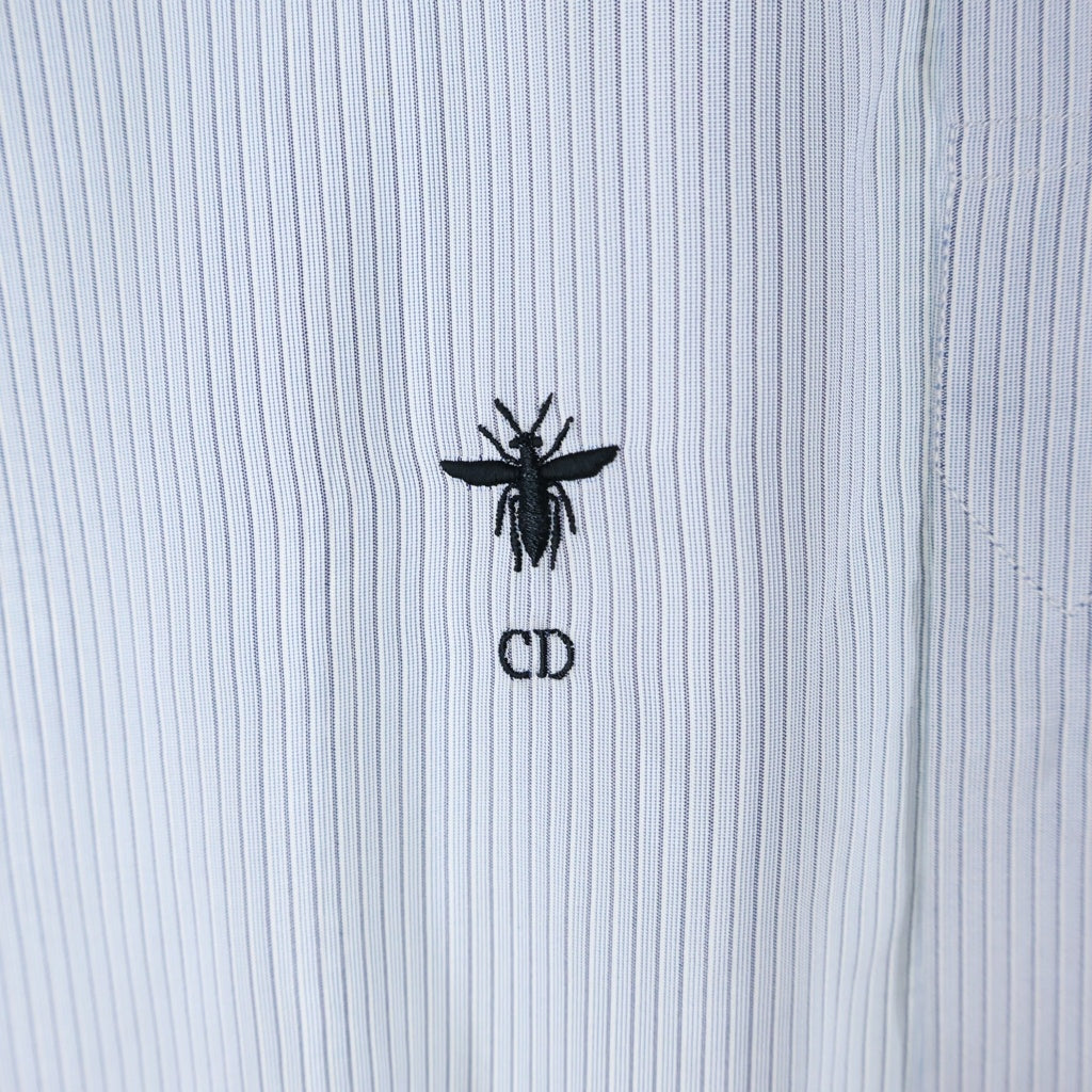 Christian Dior(クリスチャンディオール) CD BEE ロゴ刺繍 スタンドカラー シルク チュニック ハーフボタン 長袖シャツ ブラウス グレー レディース 921B54B7020