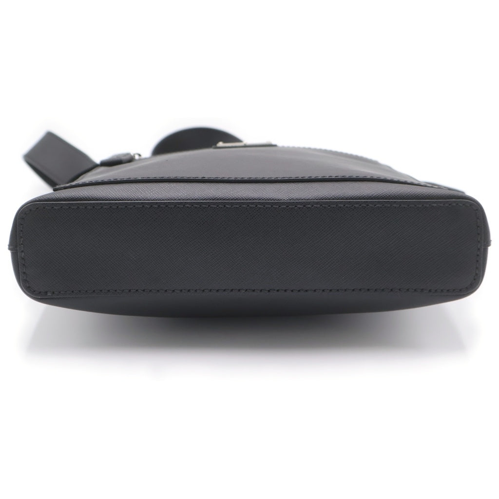 PRADA(プラダ) サフィアーノ ショルダーバッグ サコッシュ ブラック レザー 2VH062 シルバー金具 レディース