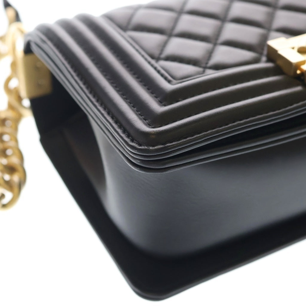 CHANEL(シャネル) ボーイシャネル マトラッセ ココマーク スモール ゴールド金具 ラムスキン ブラック A67085 レディース